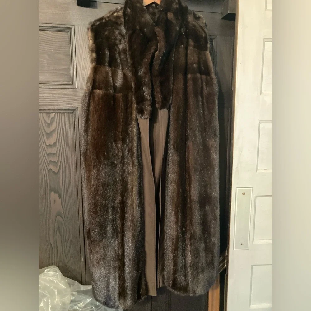 Winter coat Mink fur🧥approximate size L/XL (12/14) in good condition winter coat
